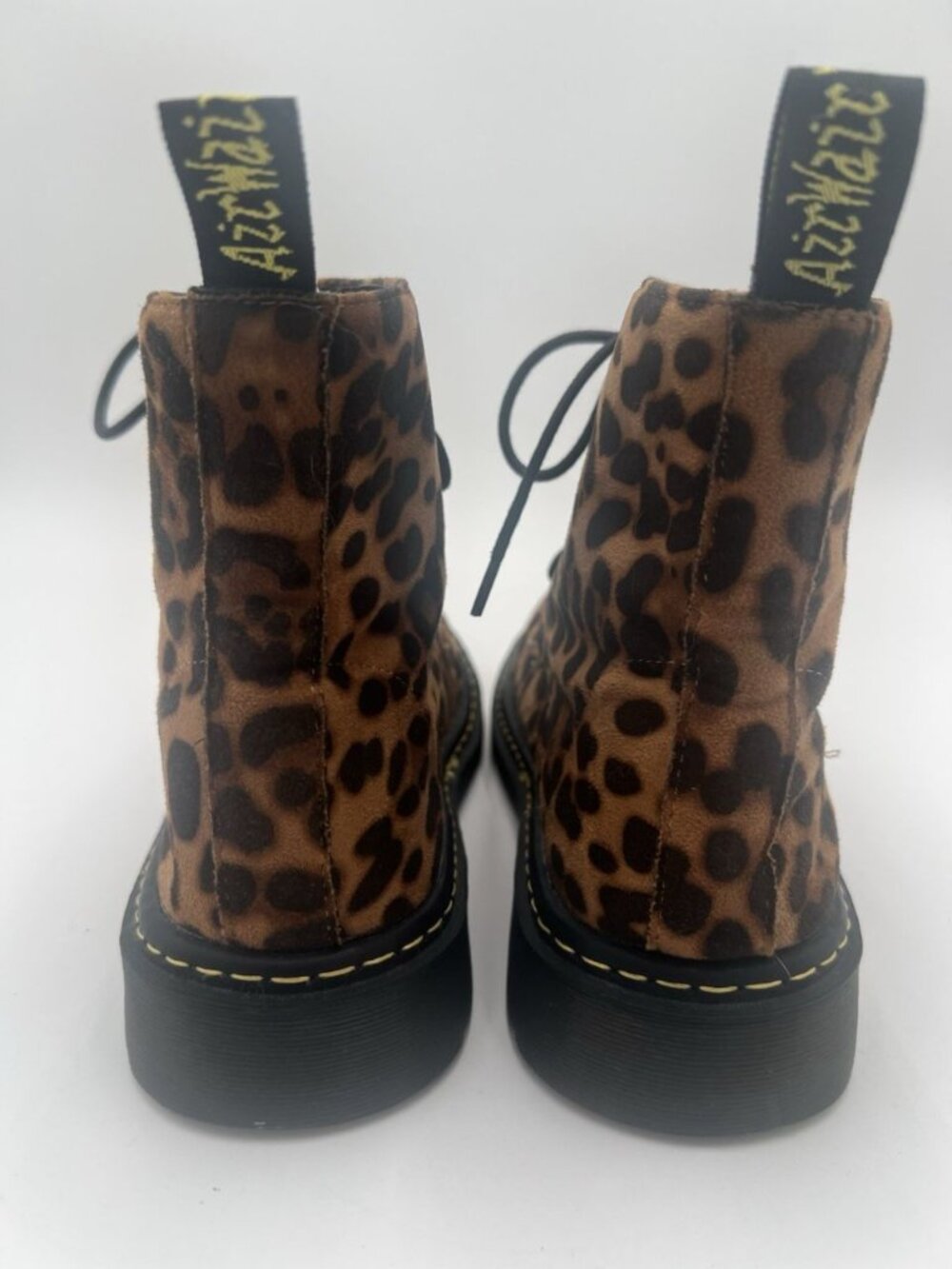 Dr. Martens Leopard Print Suede 7 Eye Lace Up Boots Women’s Size 7 AirWair - Picture 6 of 13